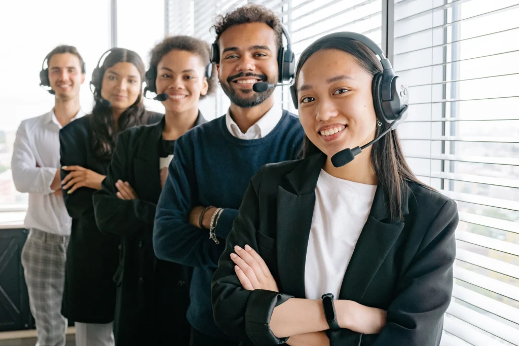ทีม Call Center ประจำศูนย์ปฏิบัติการ A.R.E.E.